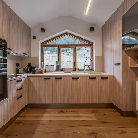 Lägenhet Cozy Penthouse With View & Parking