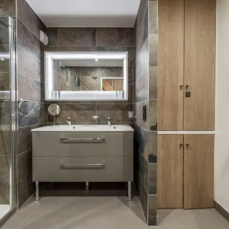 公寓 Cozy Penthouse With View & Parking 谷雪维尔