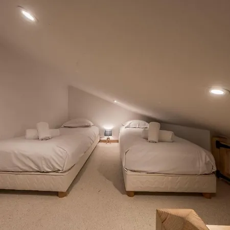 公寓 Cozy Penthouse With View & Parking *